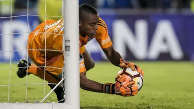 O milagre triplo de Far&iacute;&ntilde;ez merece ser lembrado entre as grandes defesas do futebol sul-americano