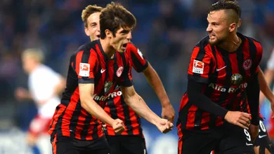 Piazon fez um gola&ccedil;o de falta que deu vit&oacute;ria ao Eintracht Frankfurt no &uacute;ltimo minuto