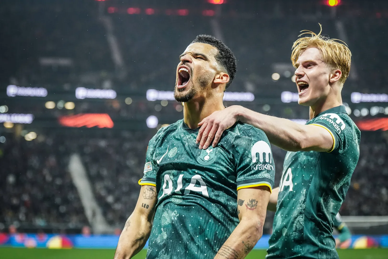 Solanke comemora seu gol pelo Tottenham contra o Eintracht Frankfurt Foto: (Imago)