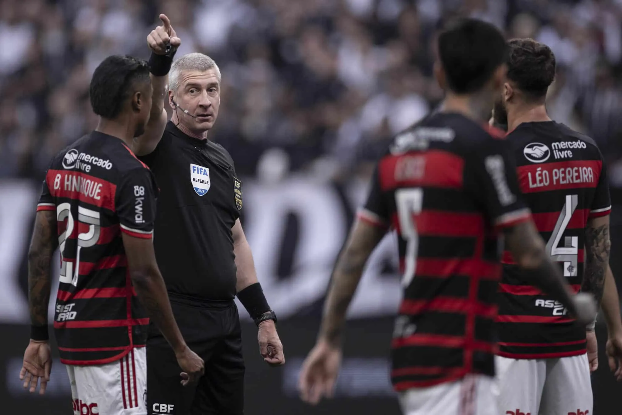 Daronco recebeu camisa do Flamengo ap&oacute;s elimina&ccedil;&atilde;o do Corinthians? Entenda o que aconteceu