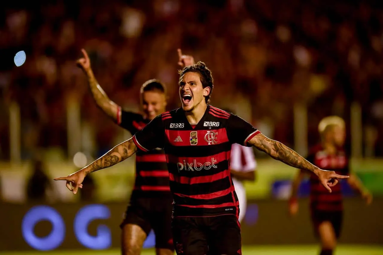 Pedro rouba a cena com tr&ecirc;s gols, e Flamengo assume a lideran&ccedil;a do Carioca ao vencer o Bangu