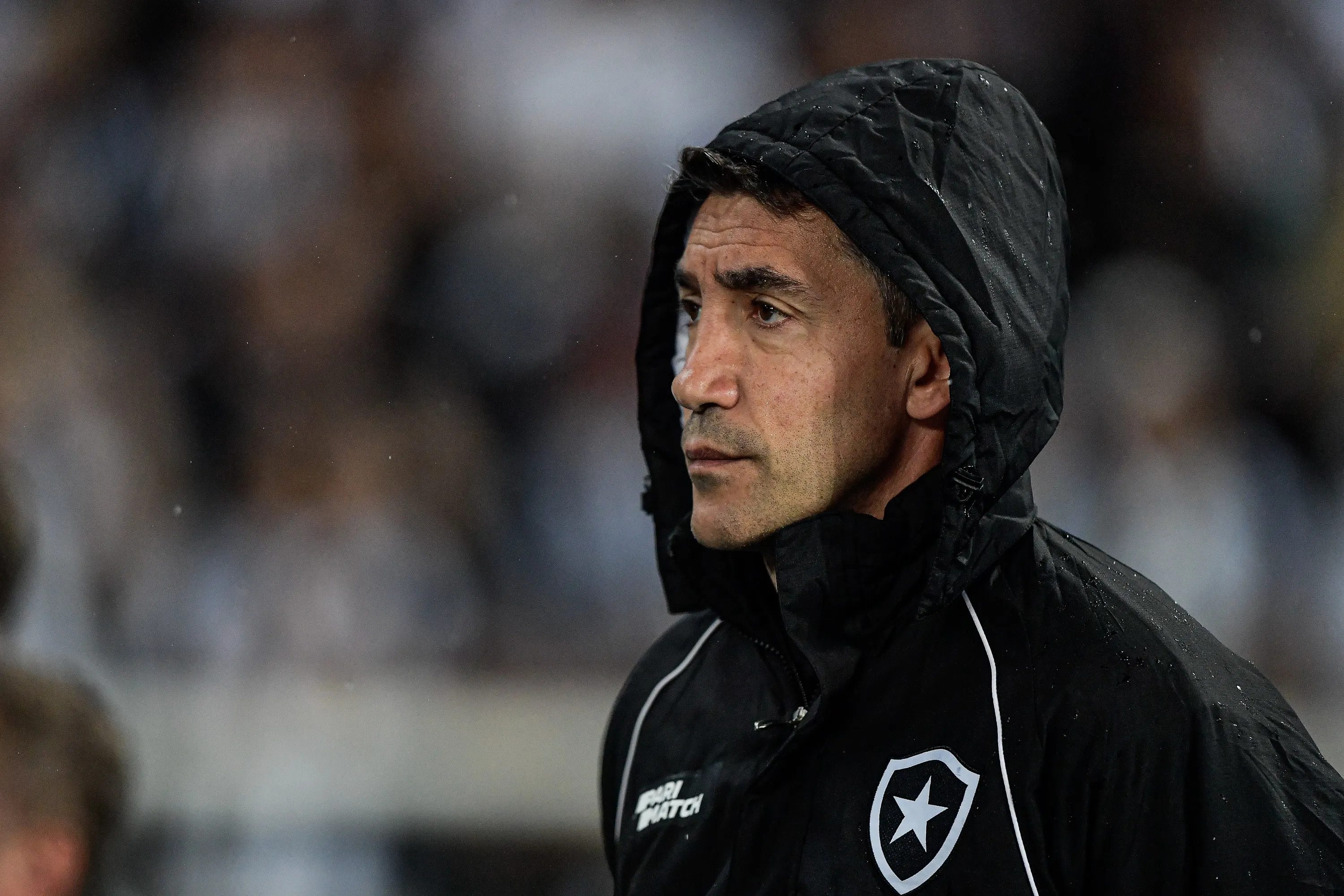 Botafogo: depois de &lsquo;transi&ccedil;&atilde;o pac&iacute;fica&rsquo;, Bruno Lage exagera em mudan&ccedil;as em momento inst&aacute;vel do clube