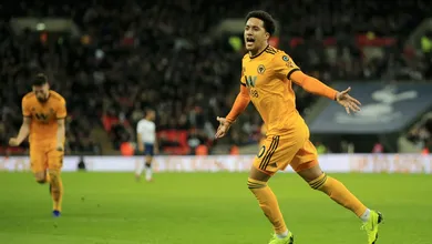 Bobeou, dan&ccedil;ou: Wolverhampton vira para cima do Tottenham em Wembley