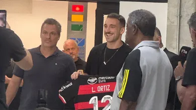 L&eacute;o Ortiz desembarca no Rio de Janeiro com a cabe&ccedil;a no Maracan&atilde; lotado de torcedores do Flamengo