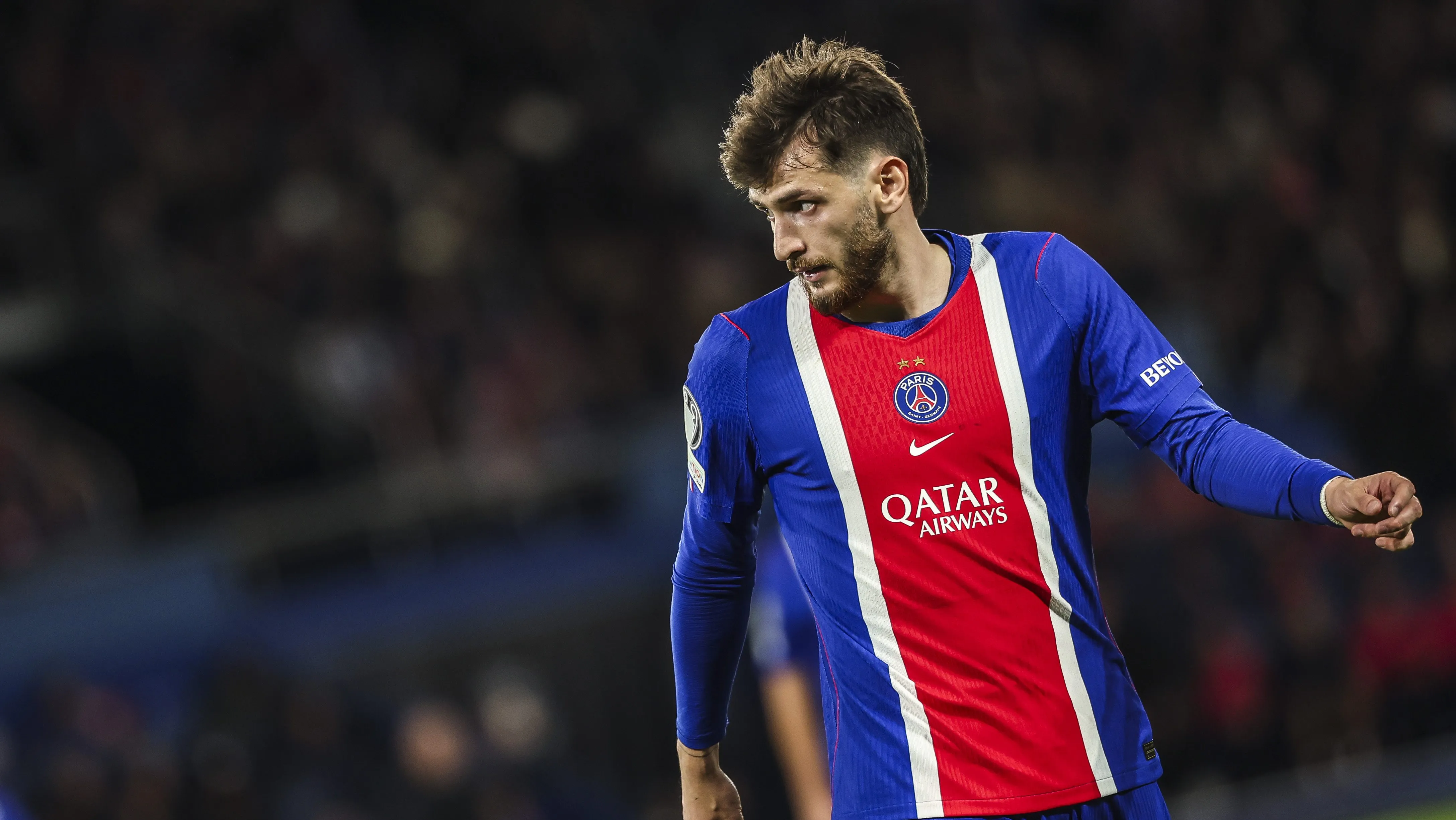 Kvaratskhelia sofre grave les&atilde;o e Luis Enrique enfrenta dilema para decidir substituto no PSG