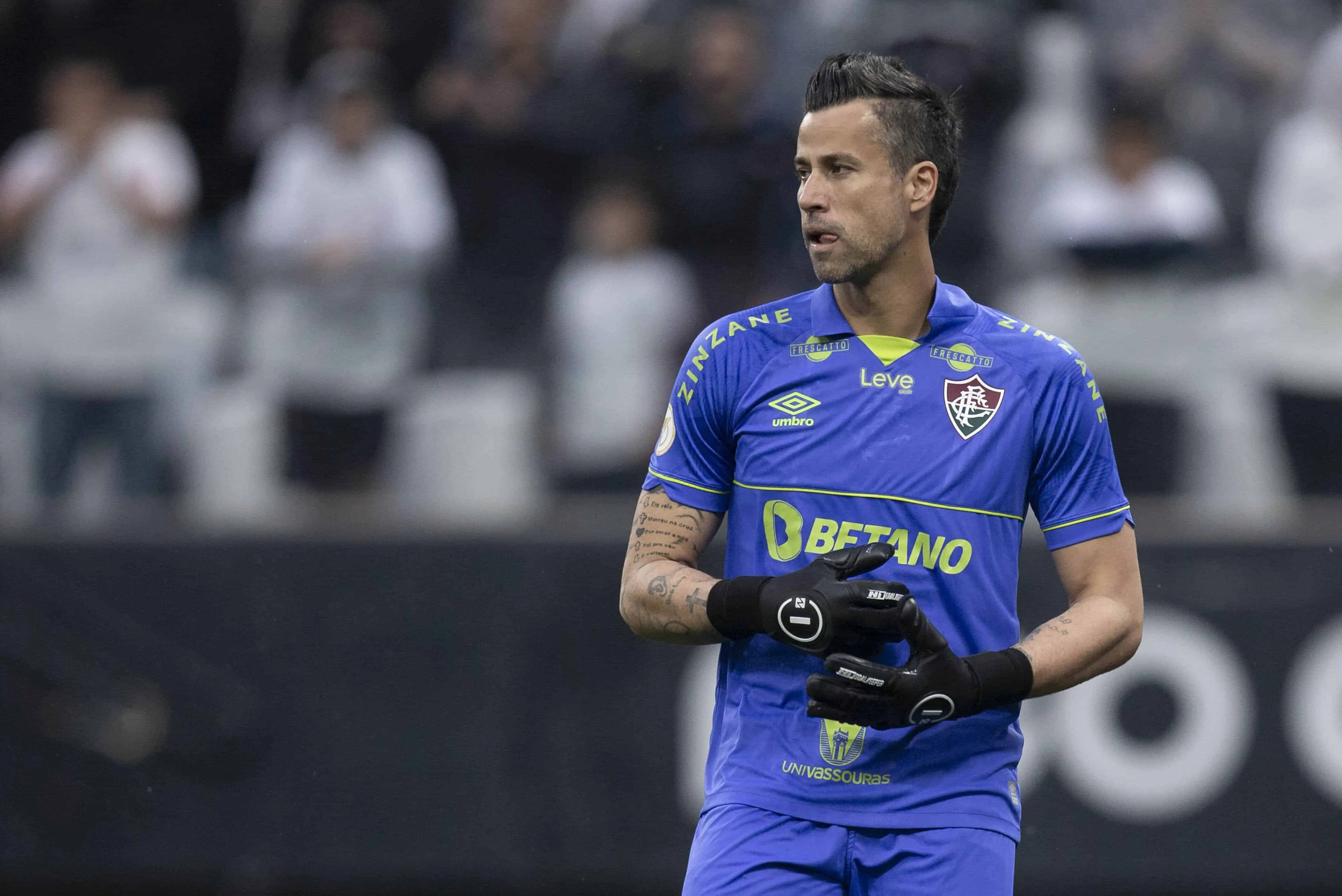 F&aacute;bio negocia renova&ccedil;&atilde;o no Fluminense mesmo com sondagem do Cruzeiro