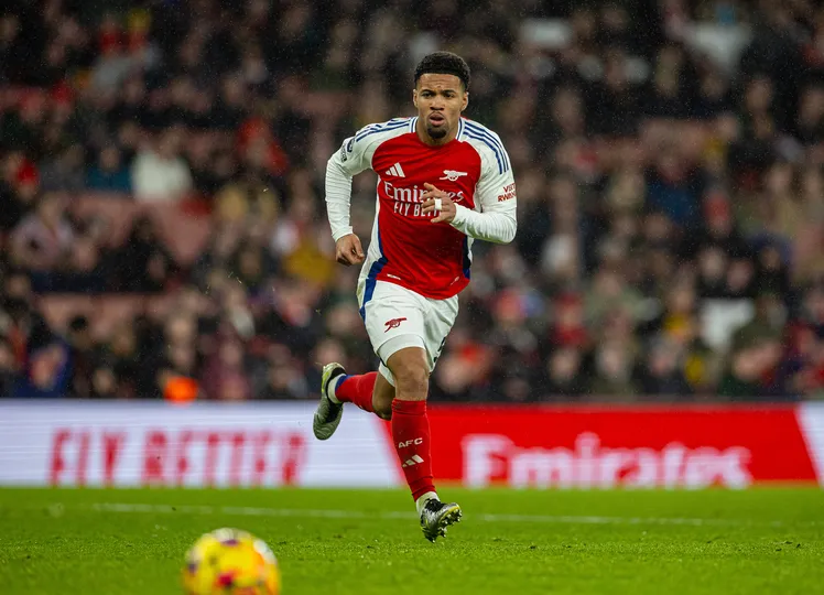 Renova&ccedil;&atilde;o contratual de Nwaneri &eacute; prioridade do Arsenal para o final de 2024