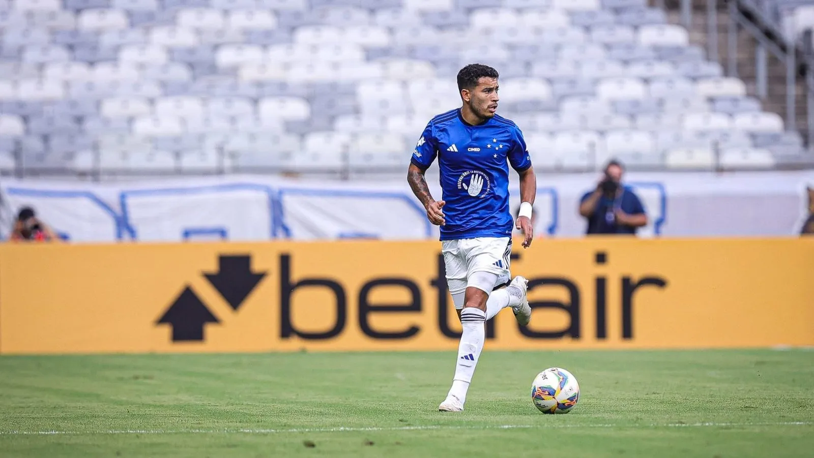 Cruzeiro enfrenta a Tombense fora de casa, mas em reduto cruzeirense, para aumentar vantagem no Mineiro