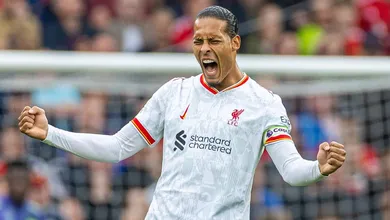 Como o Liverpool pretende convencer Van Dijk a ficar apesar do interesse saudita?