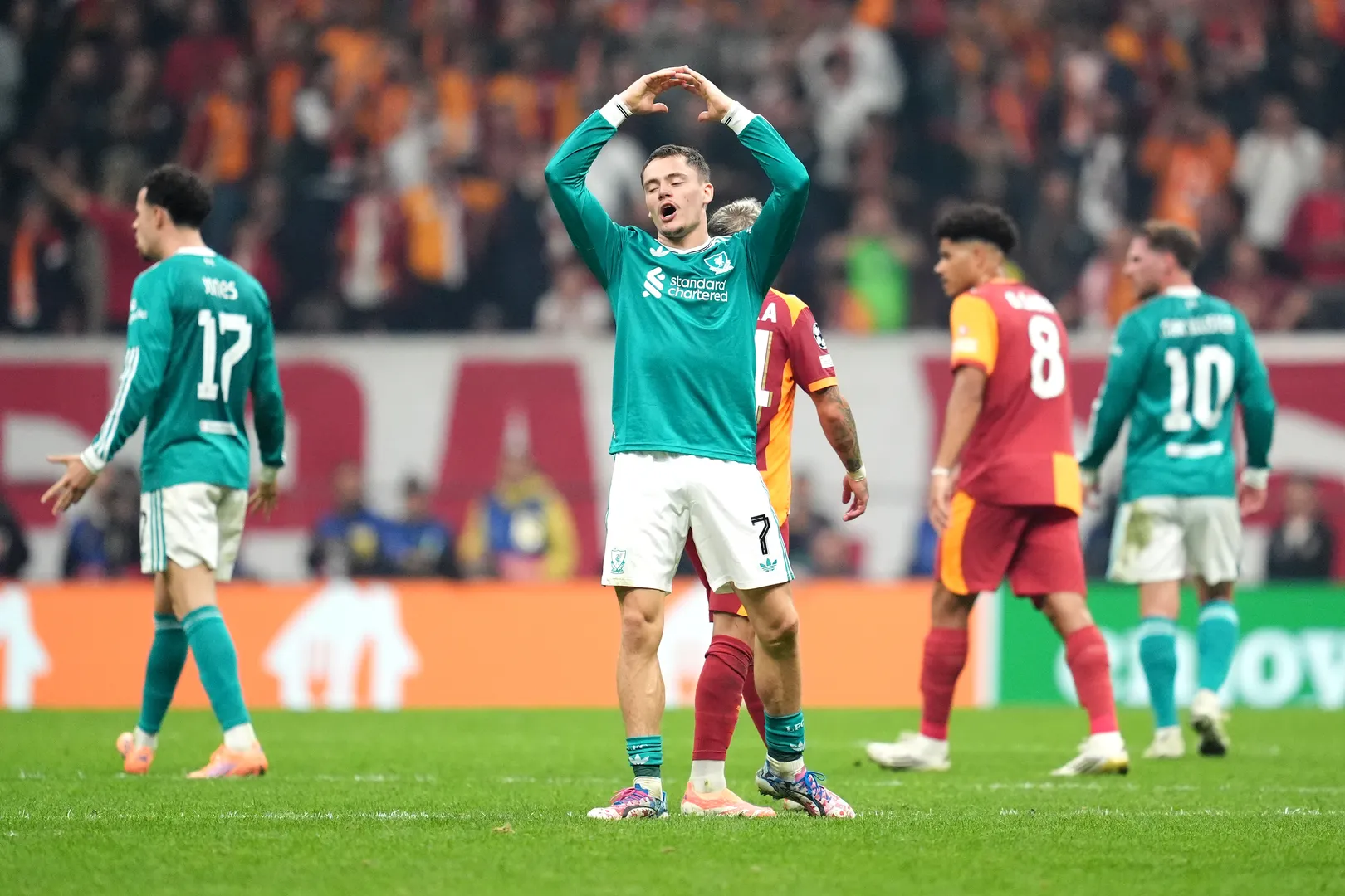 Wirtz lamenta durante Galatasaray x Liverpool