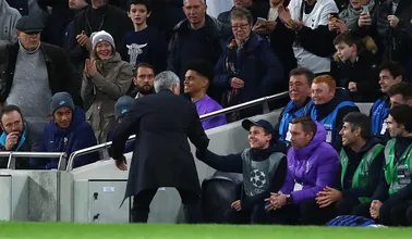 O gandula do Tottenham recebeu os elogios de Mourinho: &ldquo;Ele estava vivendo a partida e tamb&eacute;m a jogou muito bem&rdquo;