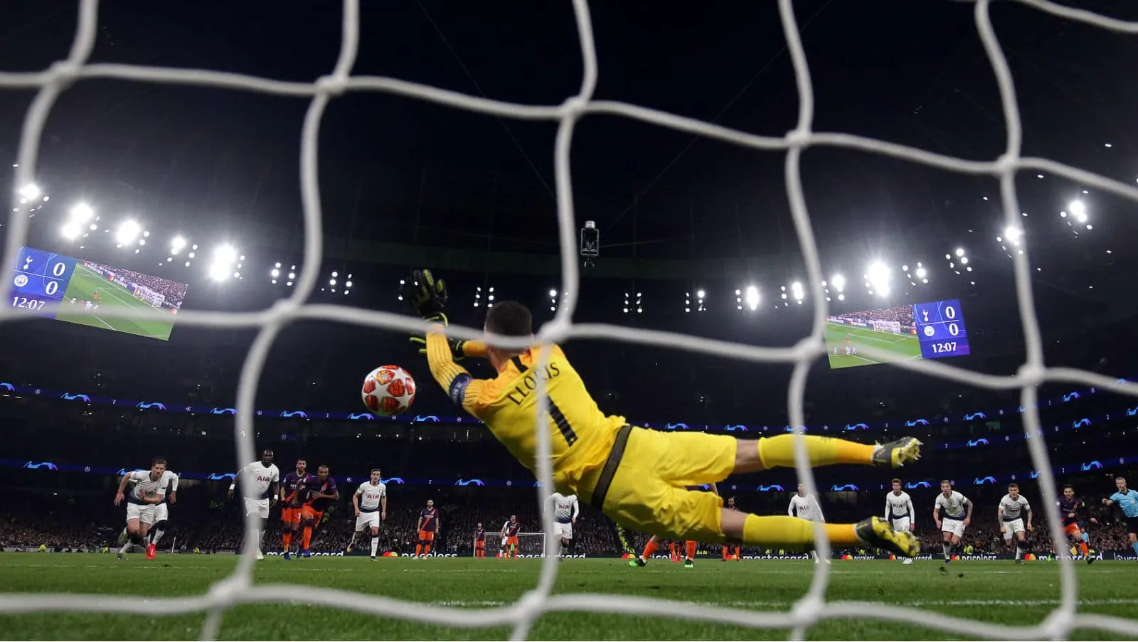 Diante da les&atilde;o de Kane, outros protagonistas conduziram o Tottenham a uma grande noite