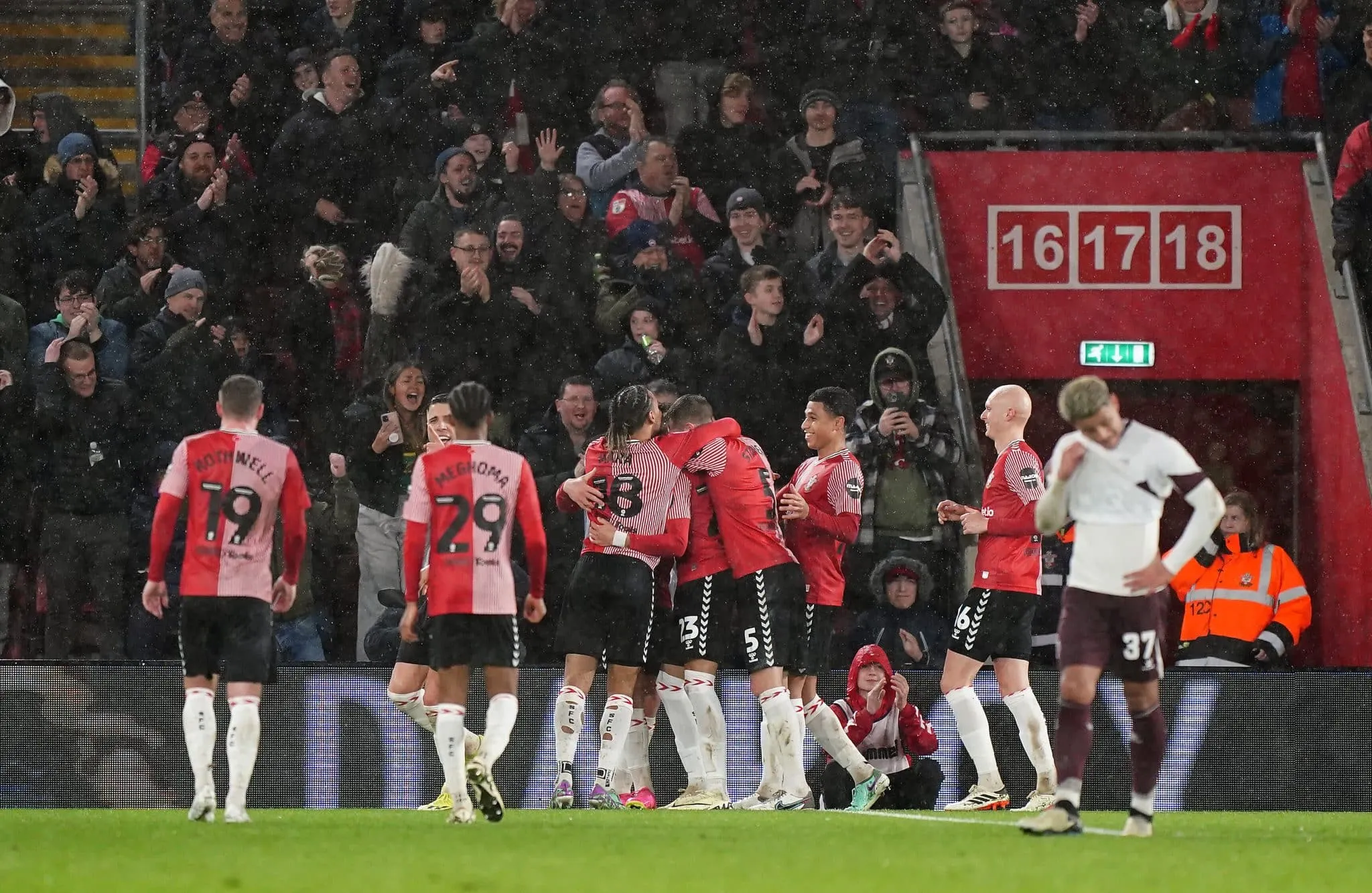 Southampton n&atilde;o perdoa em casa e despacha Watford em replay da Copa da Inglaterra