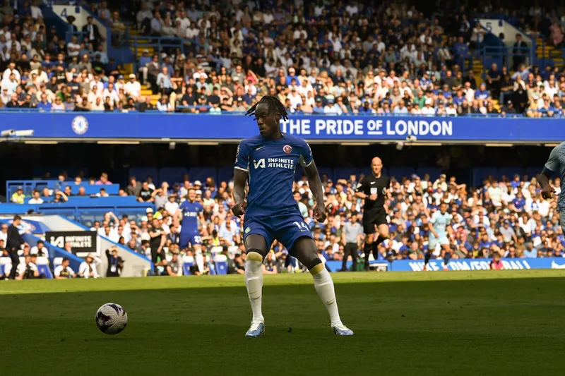 Mesmo fora dos planos do Chelsea, Chalobah interessa a outros clubes da Premier League