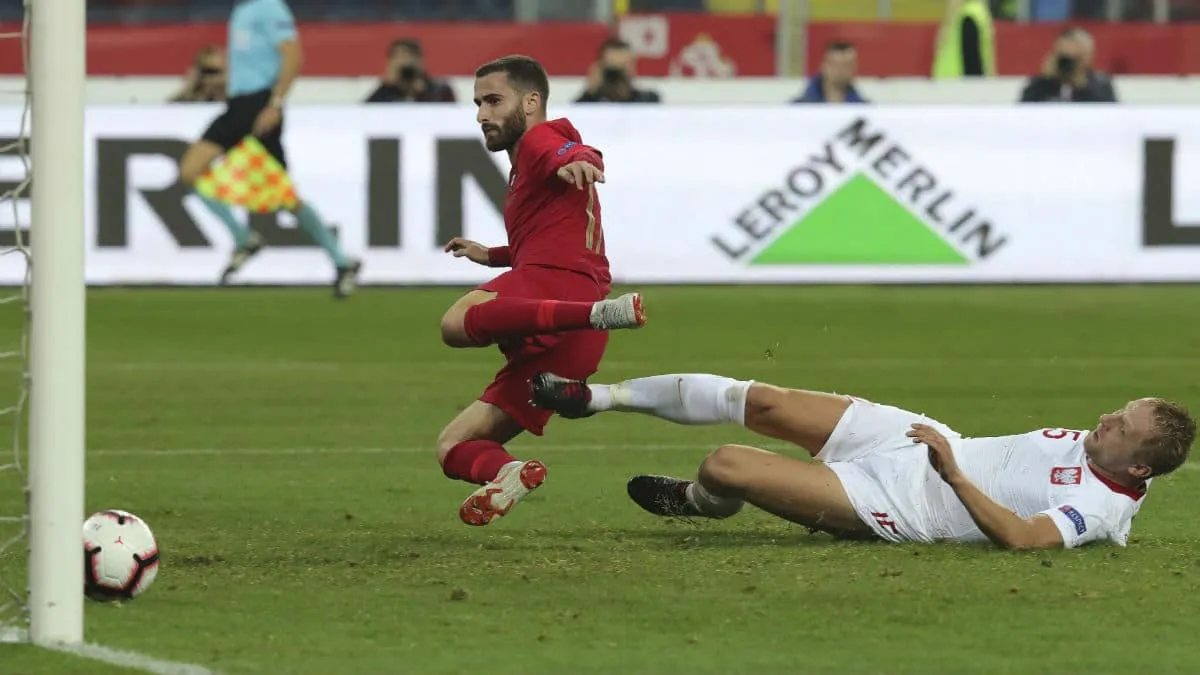 Carrinho de Glik estragou a est&eacute;tica do que teria sido um lindo gol de Portugal