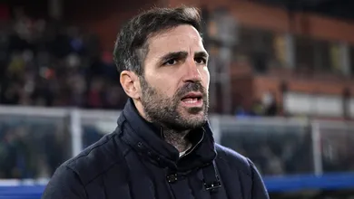 F&agrave;bregas detona sua equipe ap&oacute;s empate: &lsquo;Acham que est&atilde;o no Bayern&rsquo;