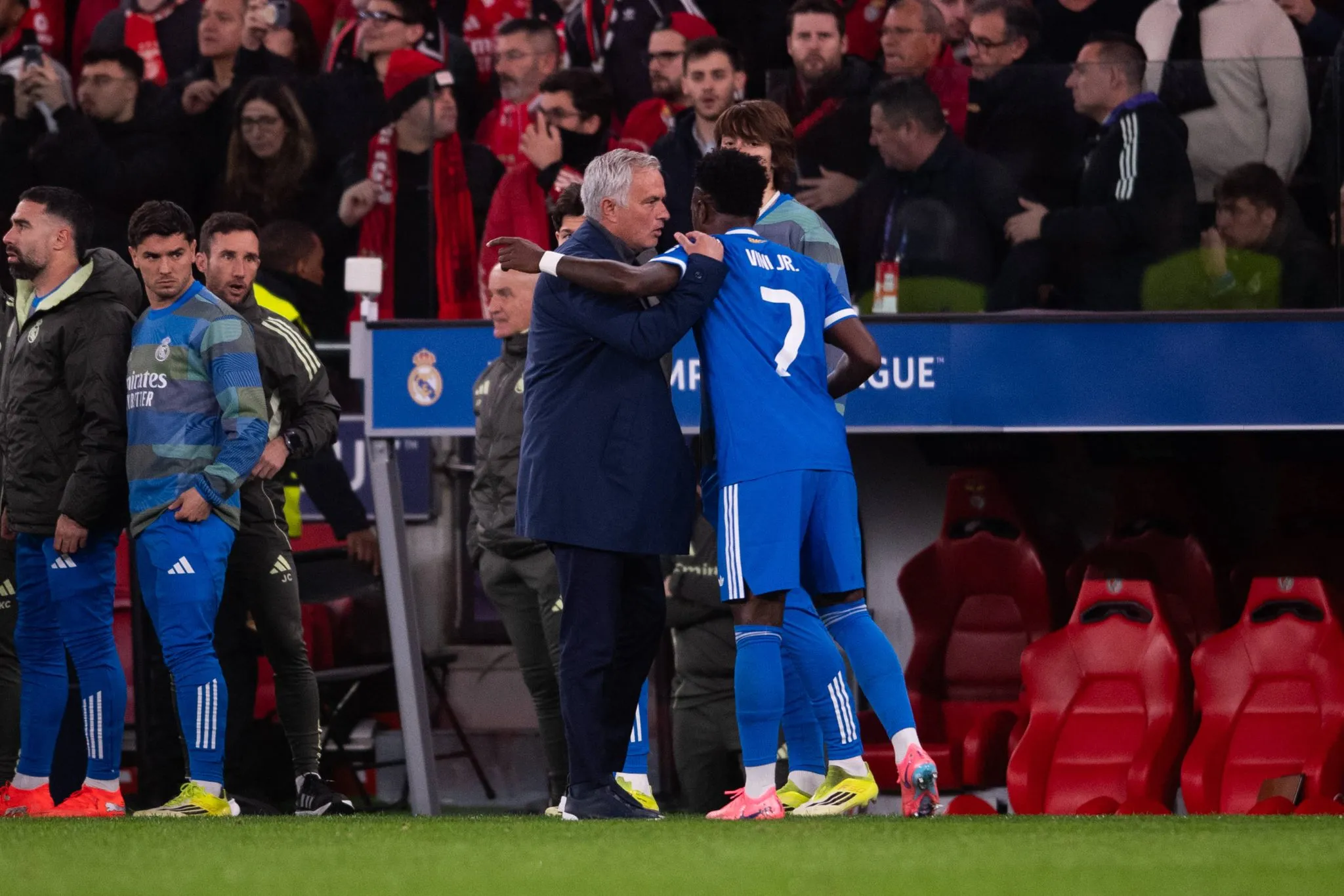 Mourinho e Vini Jr. discutiram em duelo pela Champions League na &uacute;ltima temporada 