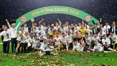 Com fim card&iacute;aco, Frankfurt derruba o Bayern e quebra jejum de 30 anos na Copa da Alemanha
