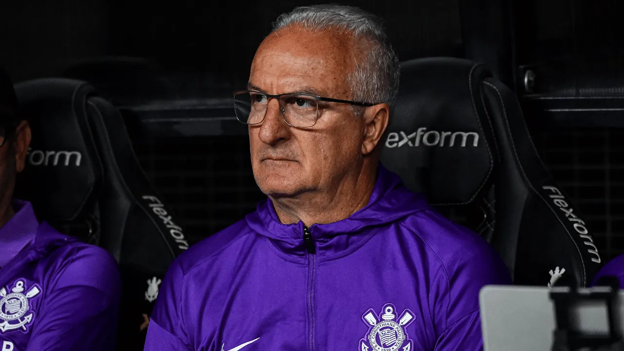 Corinthians vive impasse entre manter ideologia e atender desejo de Dorival