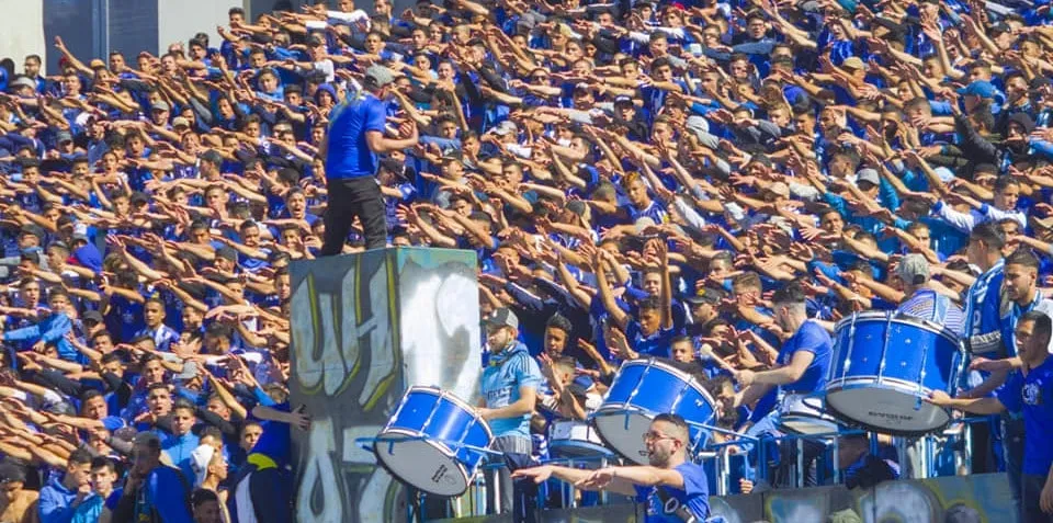 No Marrocos, a torcida do Ittihad Tanger criou um c&acirc;ntico para protestar contra a corrup&ccedil;&atilde;o do governo e a desigualdade social