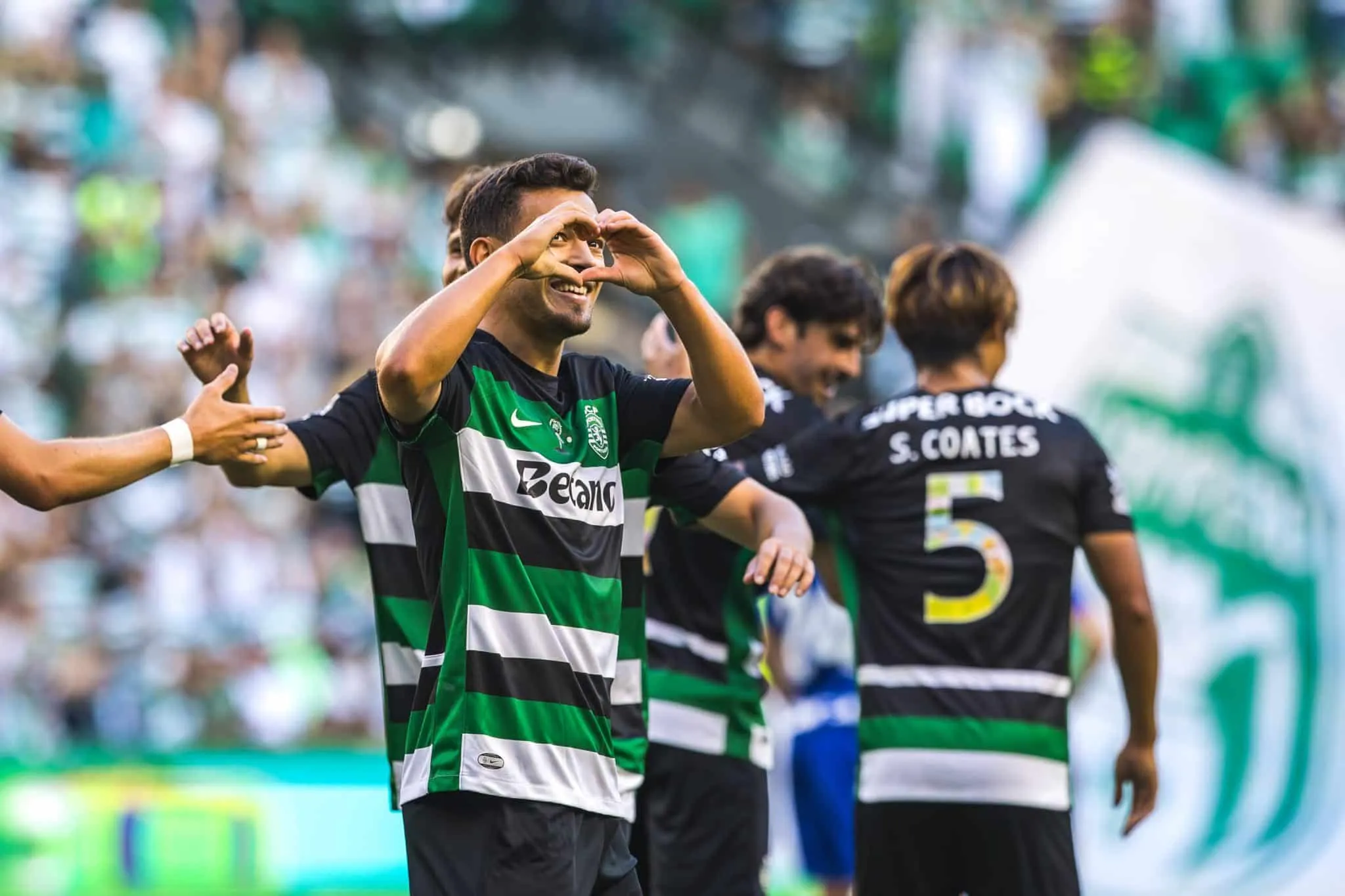 Duas das principais ligas europeias come&ccedil;am nesta sexta-feira; veja os jogos
