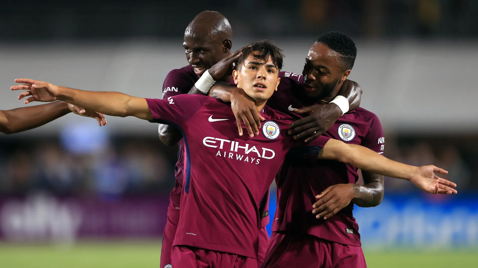 No duelo de estrelas de Manchester City x Real Madrid, brilharam garotos com gola&ccedil;os