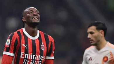 &lsquo;Virou Ronaldo no auge&rsquo;: Atacante desperta no Milan e empolga contra Roma na Copa da It&aacute;lia