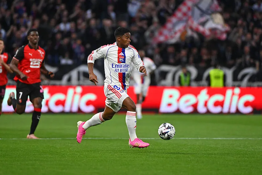 Endrick atuando pelo Lyon contra o Rennes (Foto: Sylvain Thomas/FEP/Icon Sport) 