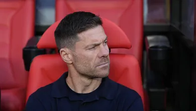 Escolhas de Xabi Alonso afundam Real Madrid e nem Vini Jr. consegue evitar trope&ccedil;o