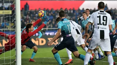 Ronaldo saiu do banco e salvou a invencibilidade da Juve, arrancando o empate contra a Atalanta