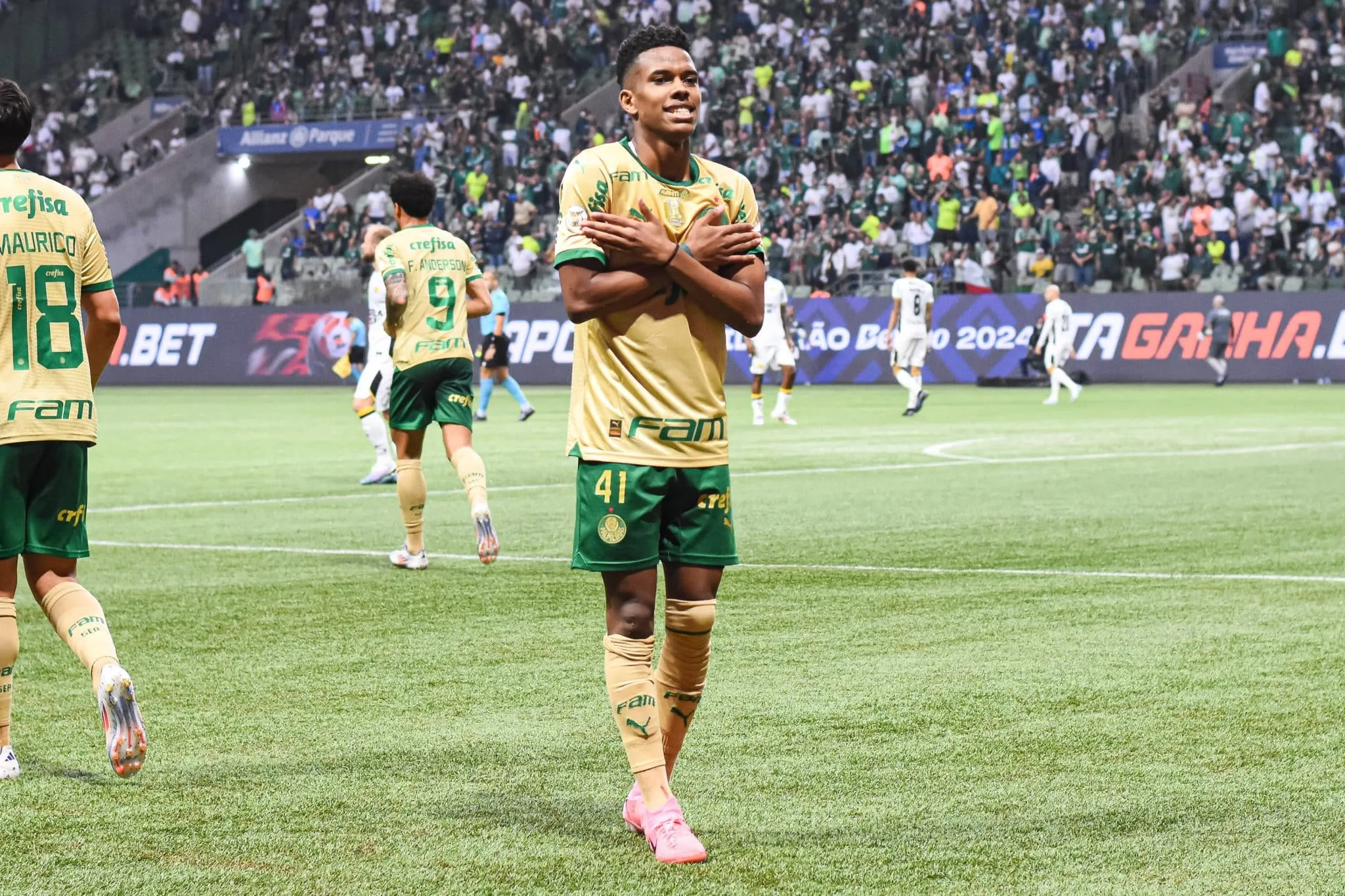 Est&ecirc;v&atilde;o revela conversa com Cole Palmer e diz porque escolheu o Chelsea
