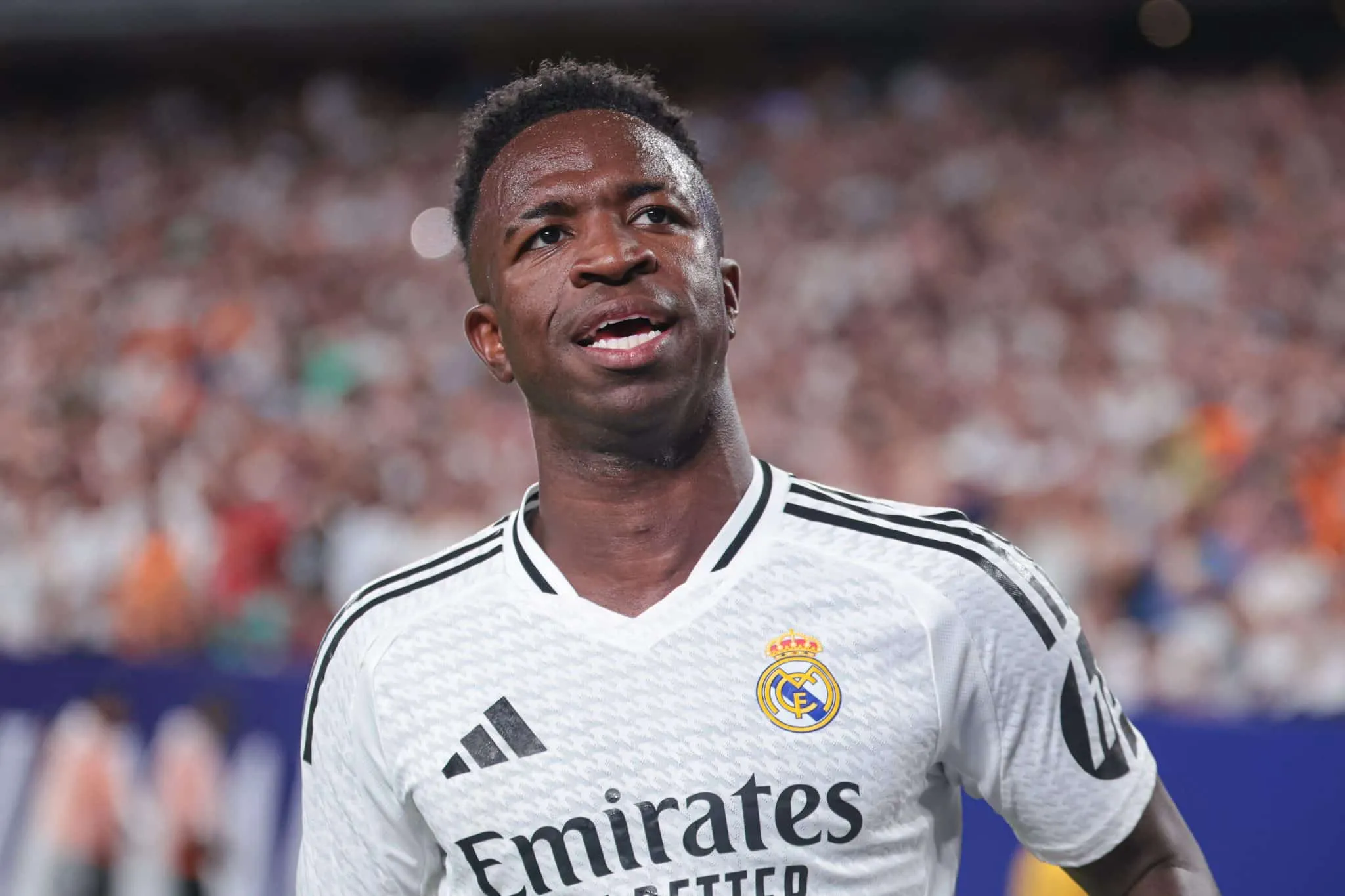 Vinicius Jr. balan&ccedil;a com oferta bilion&aacute;ria e sal&aacute;rio tit&acirc;nico da Ar&aacute;bia Saudita, diz site
