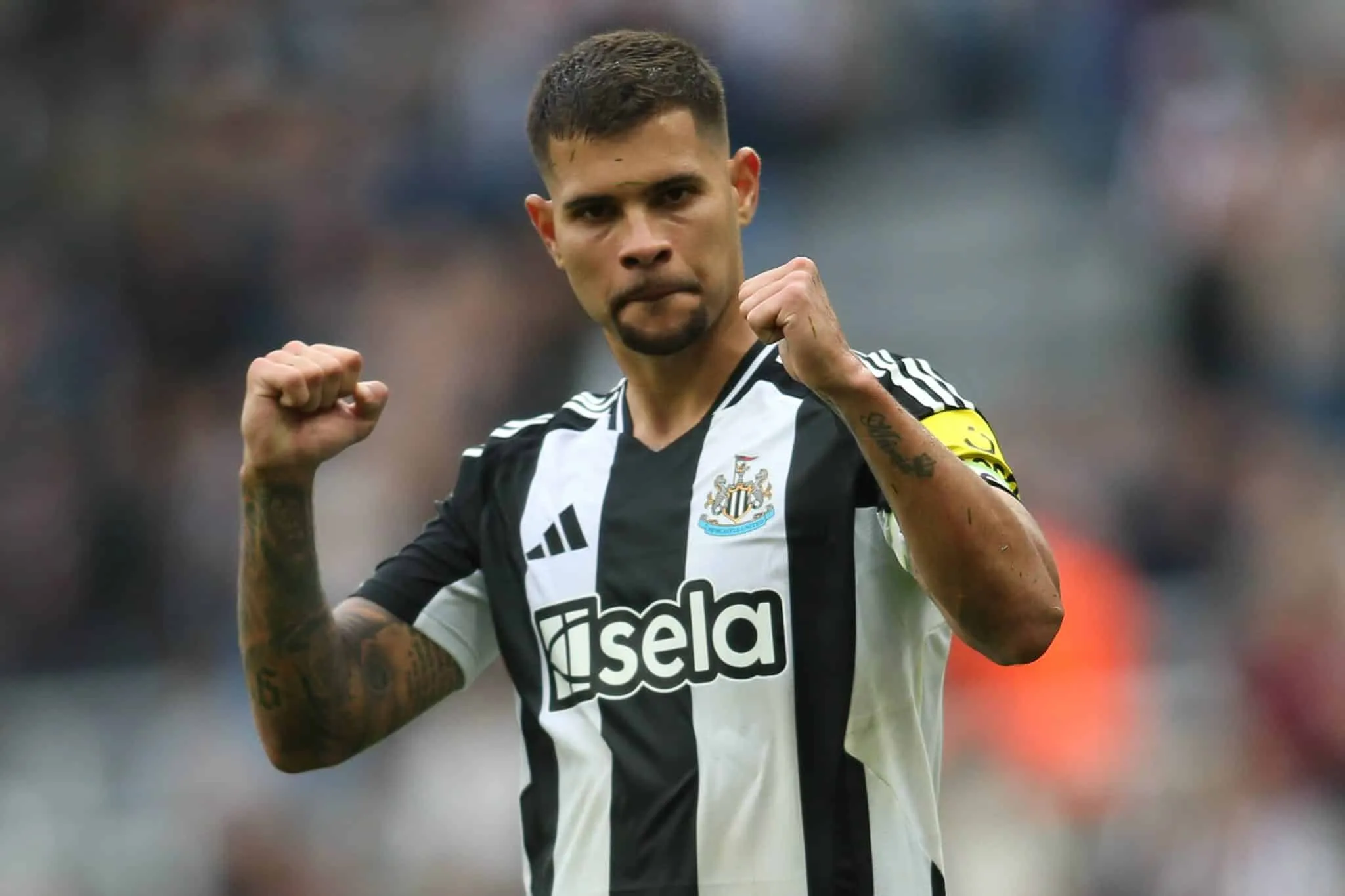 Despedida? Bruno Guimar&atilde;es marca em goleada em meio a rumores de sa&iacute;da do Newcastle