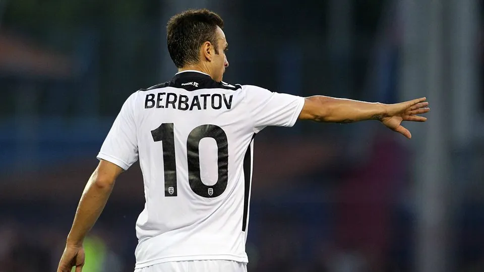 Berbatov entrevistou ele pr&oacute;prio para explicar primeiro cart&atilde;o vermelho em 13 anos