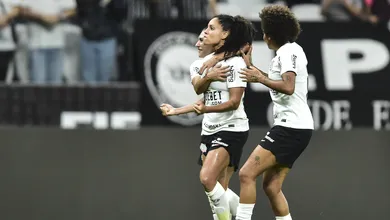Corinthians vence de novo, afunda o Internacional e dispara no Brasileiro Feminino