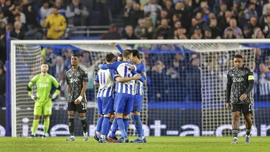 Brighton faz hist&oacute;ria, vence a primeira em competi&ccedil;&otilde;es europeias e amplia crise no Ajax