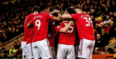 Tim Krul pegou dois p&ecirc;naltis, mas o ataque do United funcionou com bola rolando e o time voltou a vencer