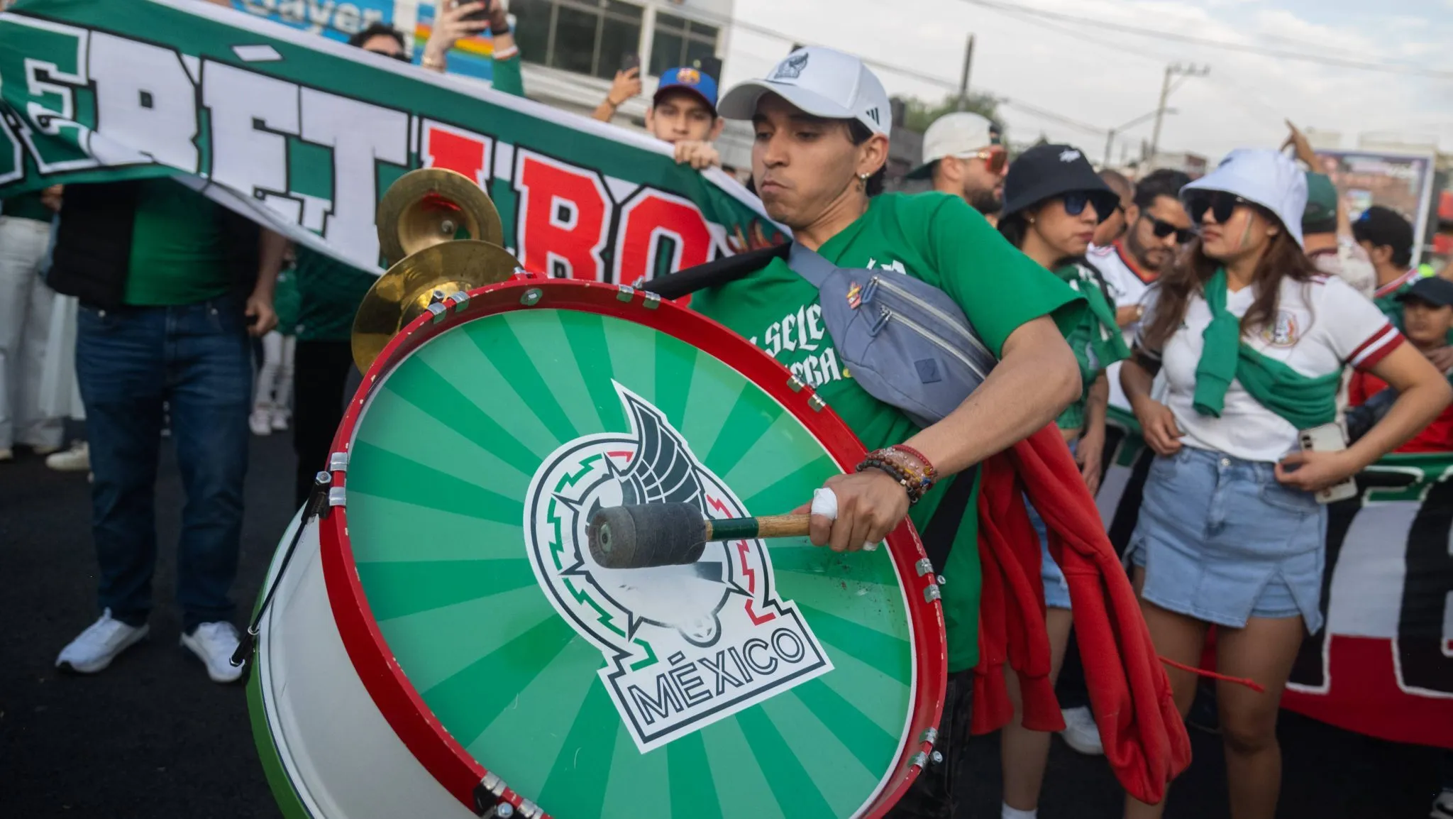 Torcedores no est&aacute;dio Azteca