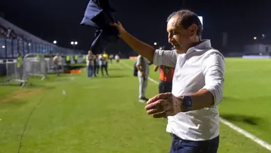 Mudan&ccedil;a de rota no meio do caminho foi essencial para o Vasco se salvar no Campeonato Brasileiro