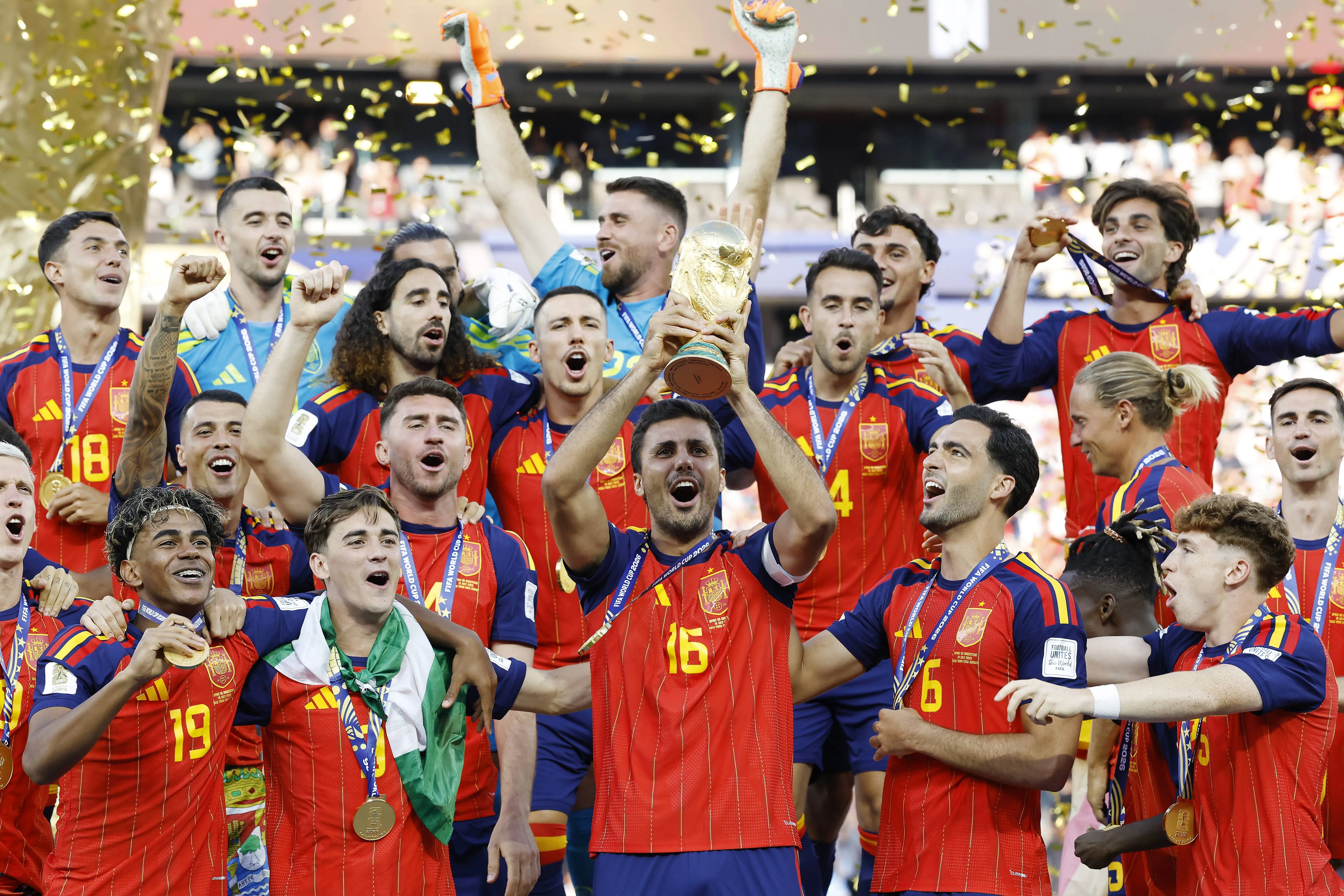 Jogadores espanhóis celebram título mundial