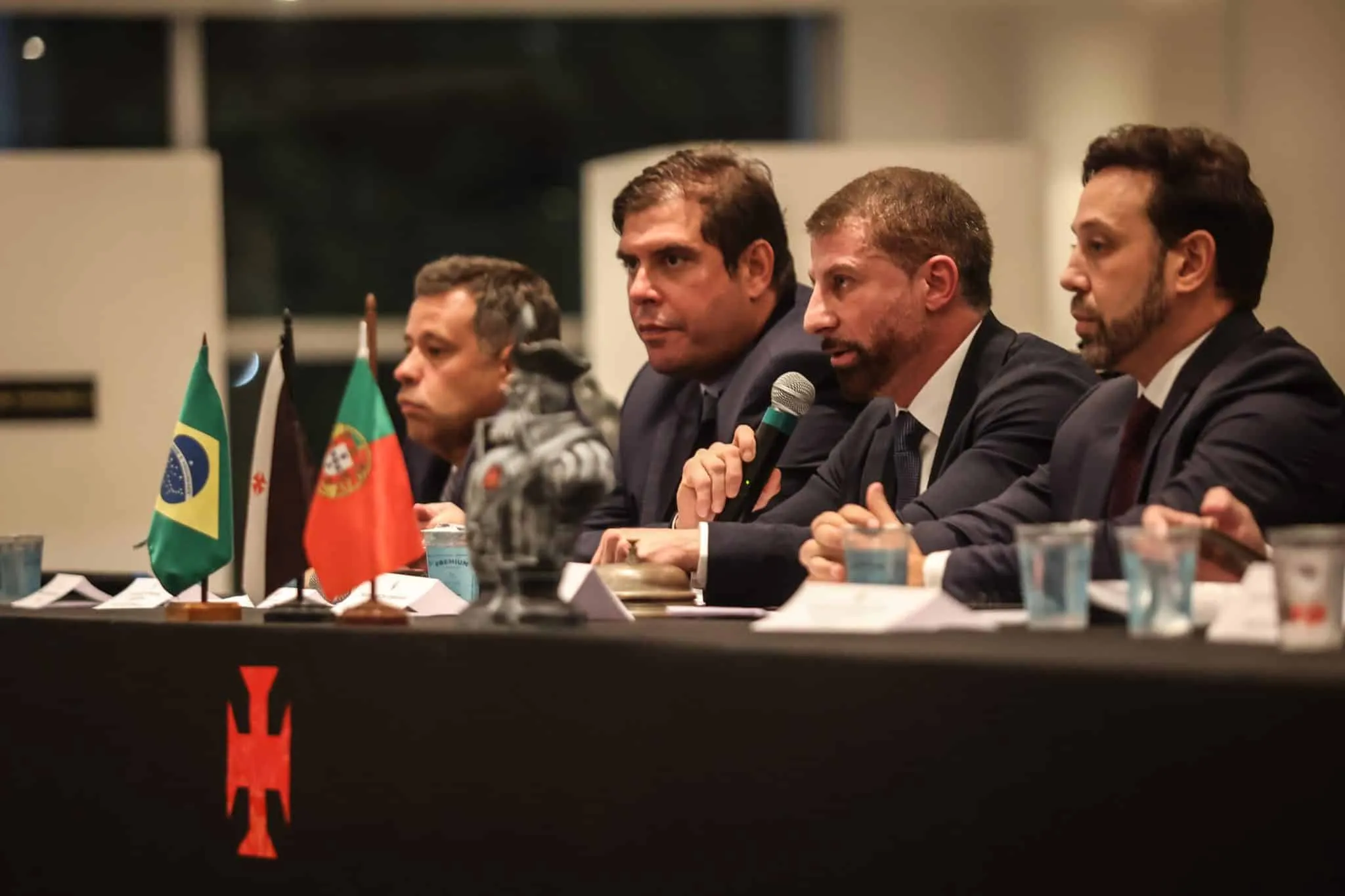 &lsquo;Falha de comunica&ccedil;&atilde;o&rsquo; sobre CT gera desconforto entre SAF do Vasco e gest&atilde;o de Pedrinho
