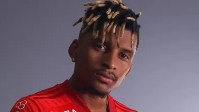 Dalbert &eacute; lateral &lsquo;estilo Coudet&rsquo;, mas inc&oacute;gnita ap&oacute;s grave les&atilde;o