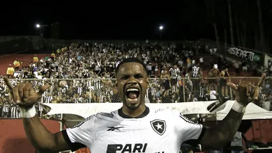 Recusa de oferta milion&aacute;ria por J&uacute;nior Santos mostra ambi&ccedil;&atilde;o do Botafogo para 2024