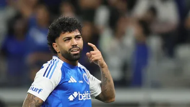 Roteiro de cinema: Gabigol d&aacute; vit&oacute;ria ao Cruzeiro sobre o Flamengo em noite de passado e presente