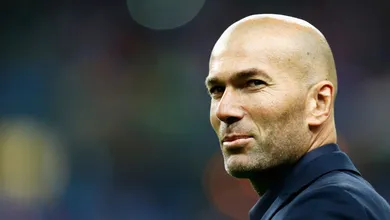 De t&eacute;cnico para t&eacute;cnico: Wenger aconselha Zidane a treinar na Premier League