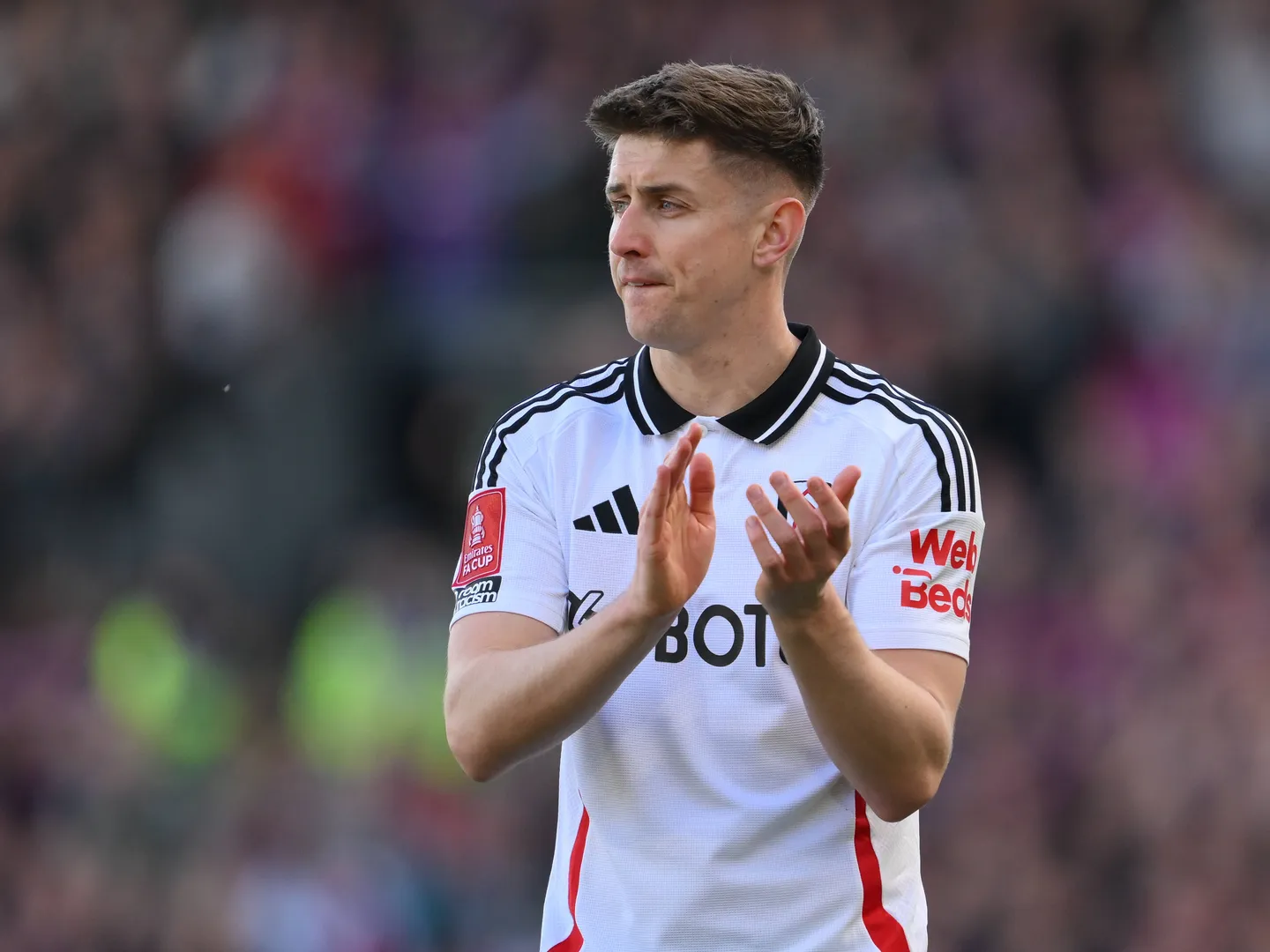 Tom Cairney, meia do Fulham, em jogo da FA Cup