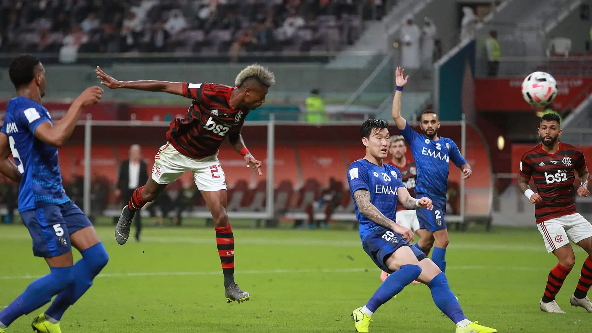 Flamengo come&ccedil;a mal, mas quebra tabu, vira jogo dif&iacute;cil contra Al-Hilal e mant&eacute;m o sonho vivo
