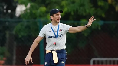 Como &eacute; a rotina de Zubeld&iacute;a quando est&aacute; suspenso em jogo do S&atilde;o Paulo