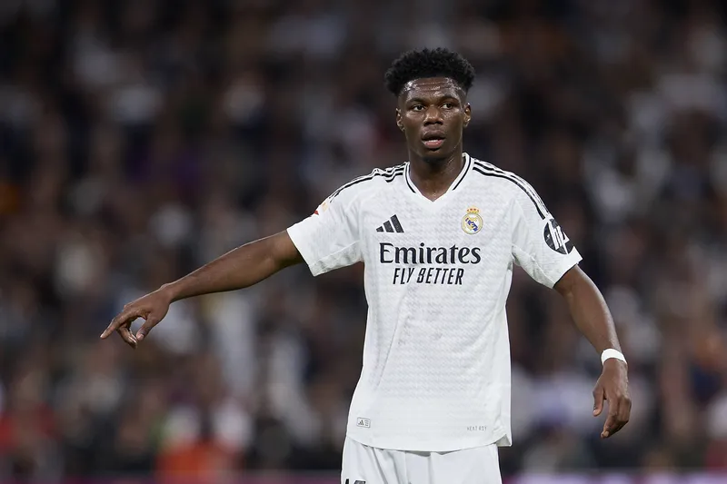 Tchouam&eacute;ni em a&ccedil;&atilde;o pelo Real Madrid 