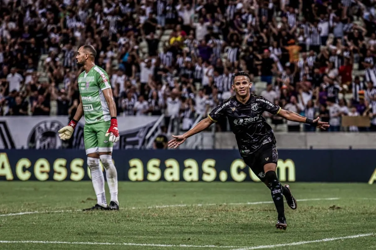 S&atilde;o Paulo enfrenta jogo duro no mercado para atender pedido de Dorival